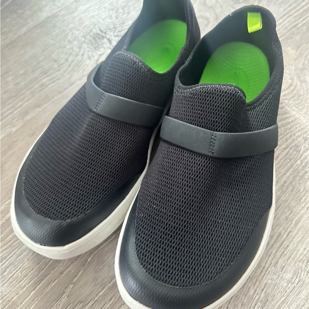 Oofos OOmg eeZee Low Recovery Comfort Shoes Sneakers Black White Women's US 9